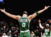 爱游戏ayx平台-凯尔特人对阵库里展开拉锯大战，最终险胜对手