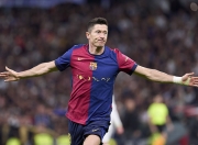 爱游戏平台官网下载电脑版-莱万多夫斯基意外战胜阿森纳，险胜引爆全场！